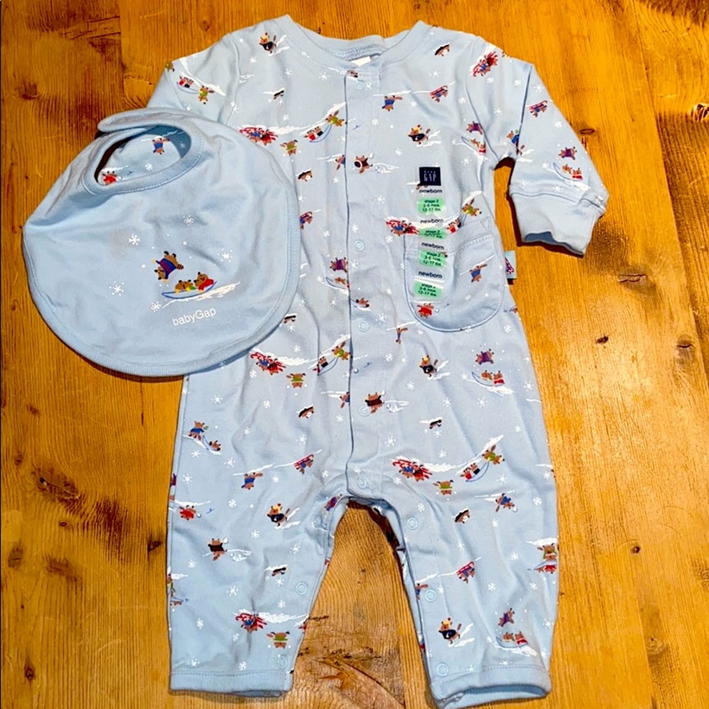 NWT Baby GAP onesie & bib Sz newborn 3-6 months